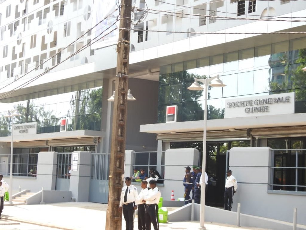 Signature de l’accord de cession définitive : Société Générale Guinée A AFG Holding (Communiqué)