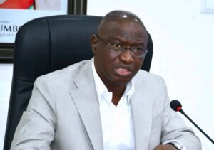 Le ministre des travaux publics alerte : ‘’On n’a plus de bananes à Conakry, elles sont en train de pourrir sur nos routes’’